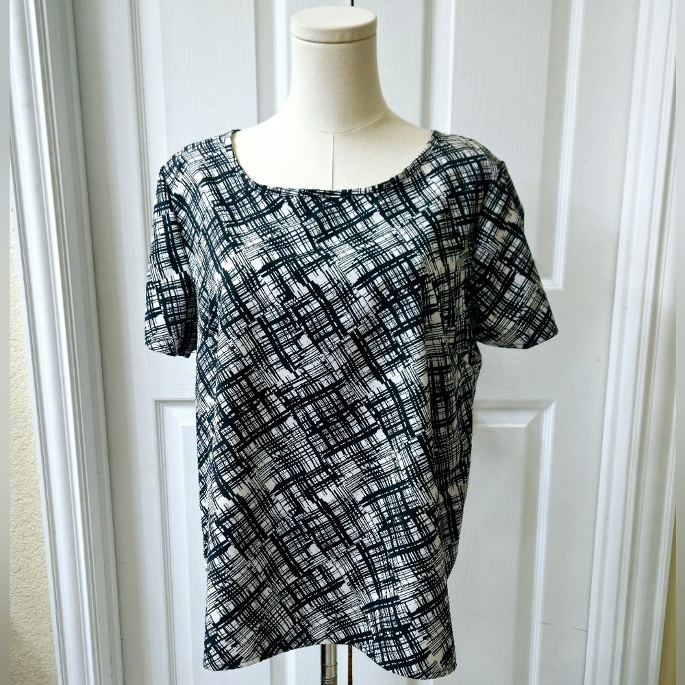Mandy Evans High Low Short Sleeve Black and White Blouse Size L